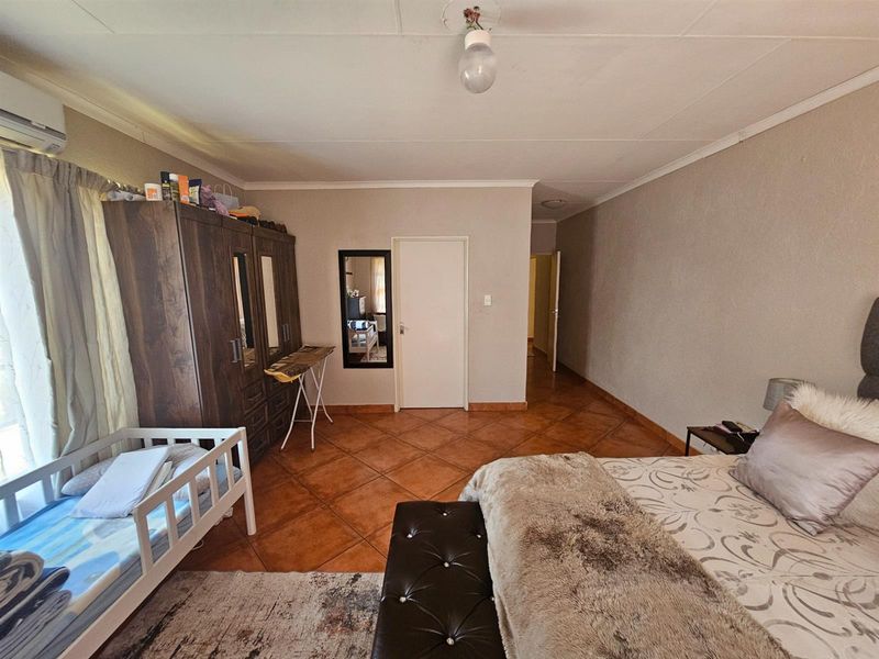 Modern Home in Waterkant Estate, Colts Hill White River,  Mpumalanga - Photo 10