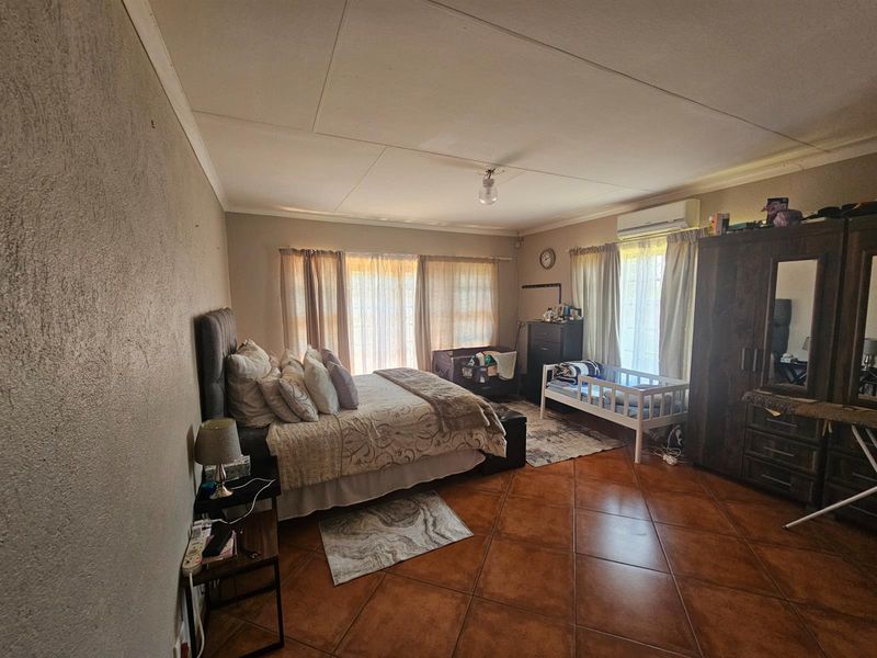 Modern Home in Waterkant Estate, Colts Hill White River,  Mpumalanga - Photo 9