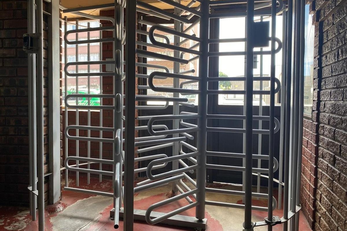 Investment Property for Sale - Durban Central (Next to Berea Centre)  Price: R450,000 - Photo 2