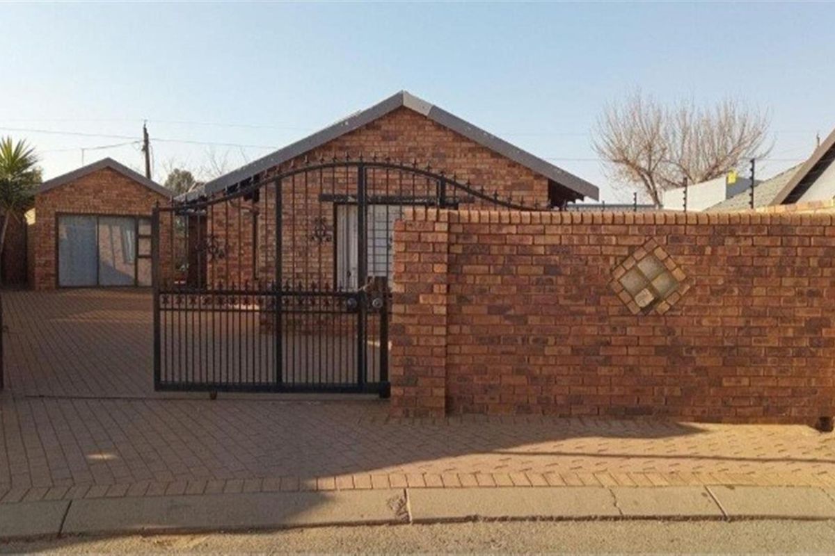 House For Sale in Protea City, Soweto - Photo 2