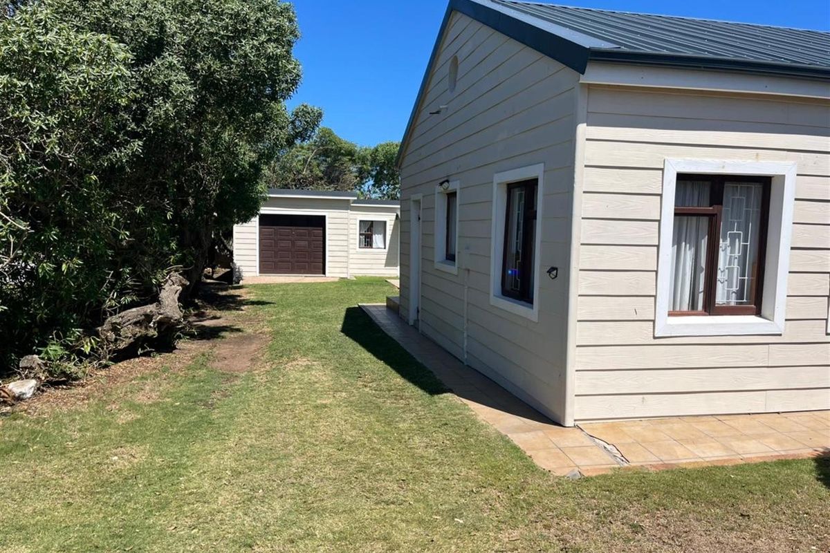 4 Bedroom Brick  House Gouritsmond - Photo 4