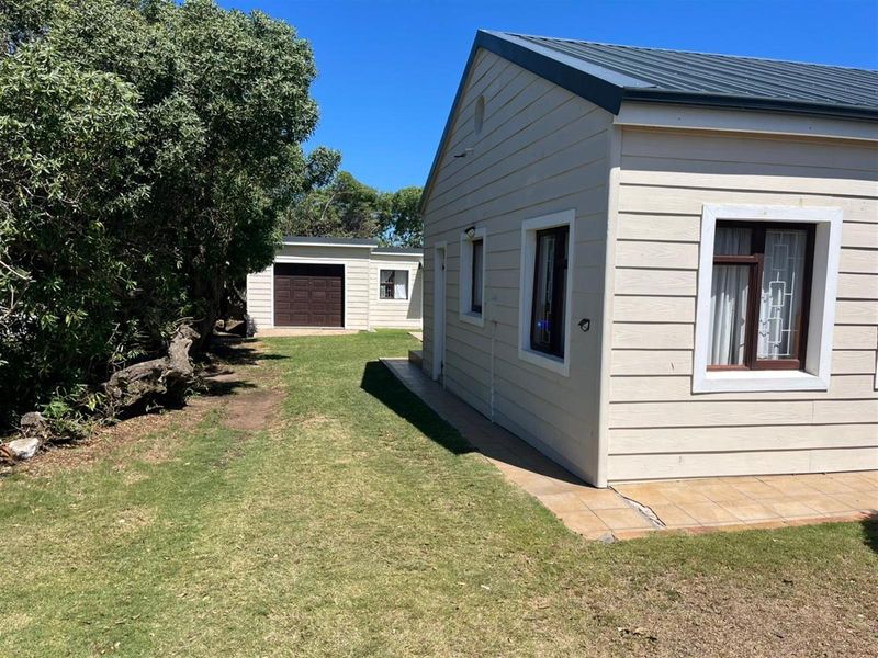 4 Bedroom Brick  House Gouritsmond - Photo 4