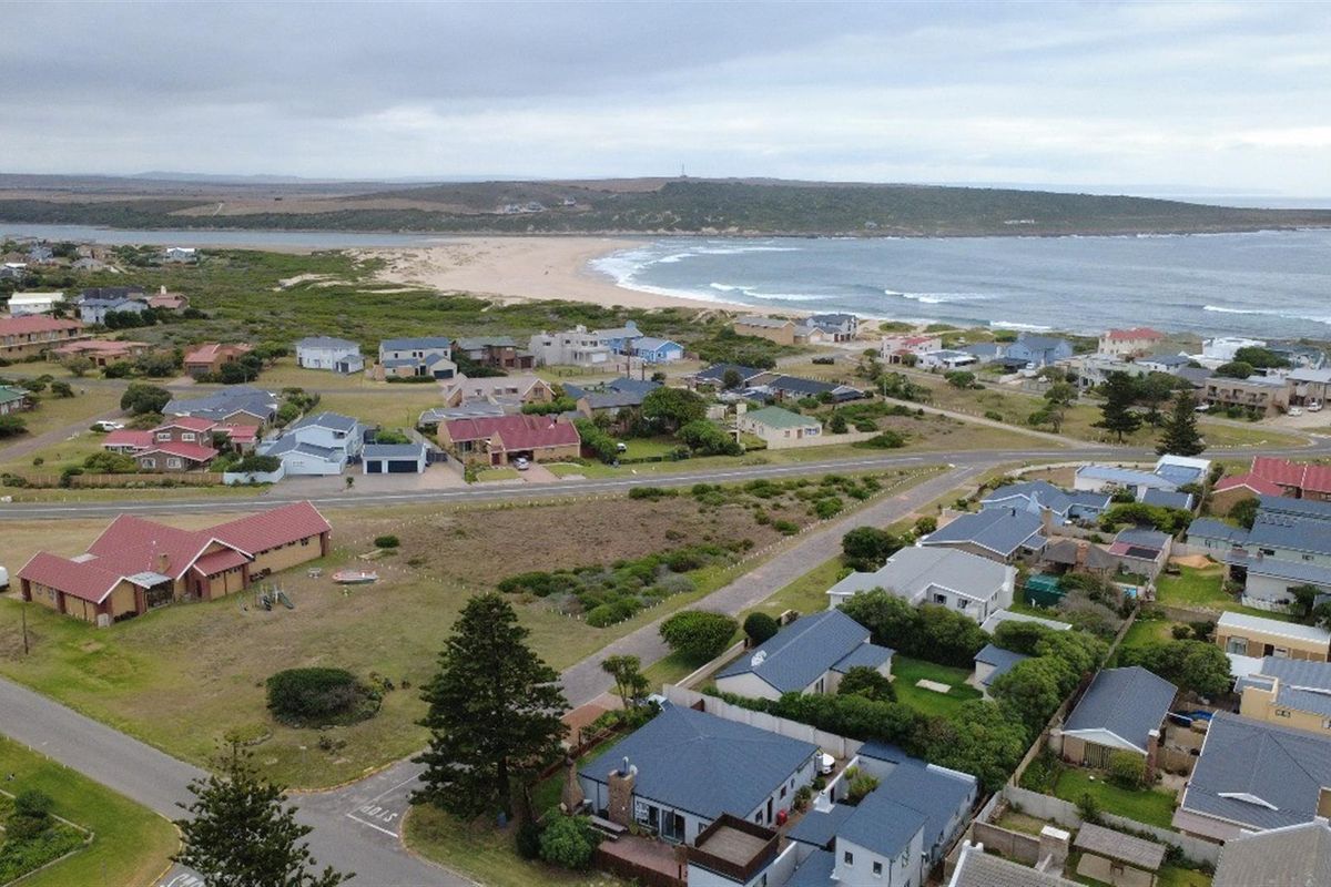 4 Bedroom Brick  House Gouritsmond - Photo 3