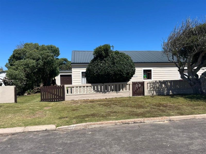 4 Bedroom Brick  House Gouritsmond - Photo 8