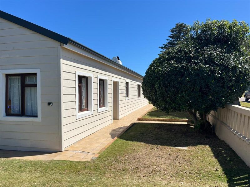 4 Bedroom Brick  House Gouritsmond - Photo 5