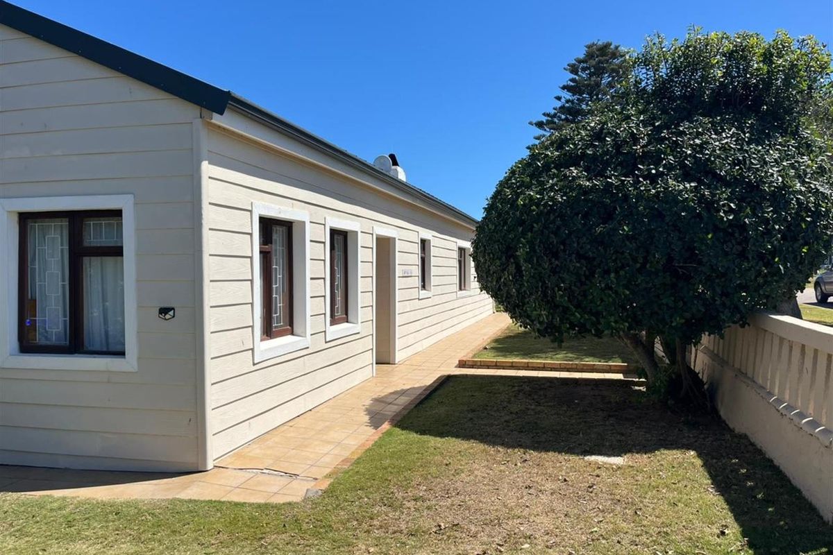 4 Bedroom Brick  House Gouritsmond - Photo 5