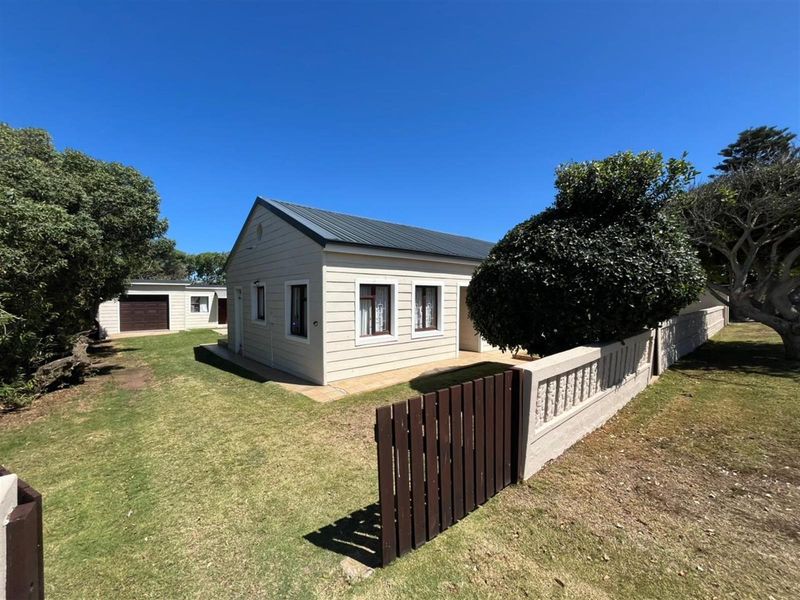 4 Bedroom Brick  House Gouritsmond - Photo 7