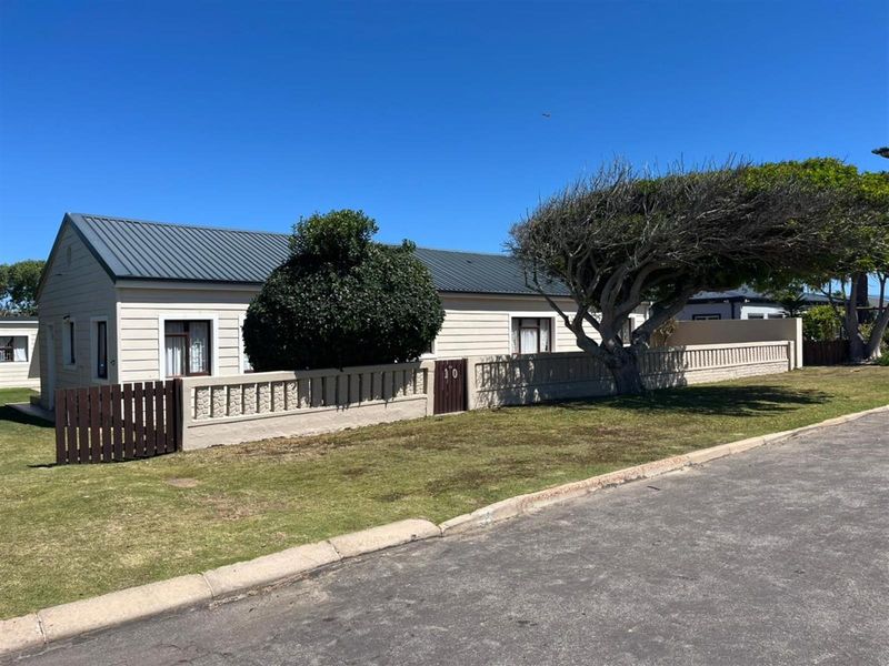 4 Bedroom Brick  House Gouritsmond - Photo 6