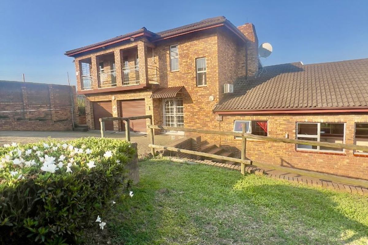Spacious 5 bedroom house family entertainer with pool  and braai area - Photo 2