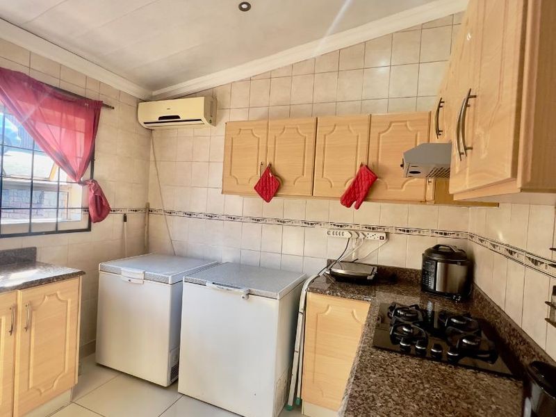 Spacious 5 bedroom house family entertainer with pool  and braai area - Photo 10