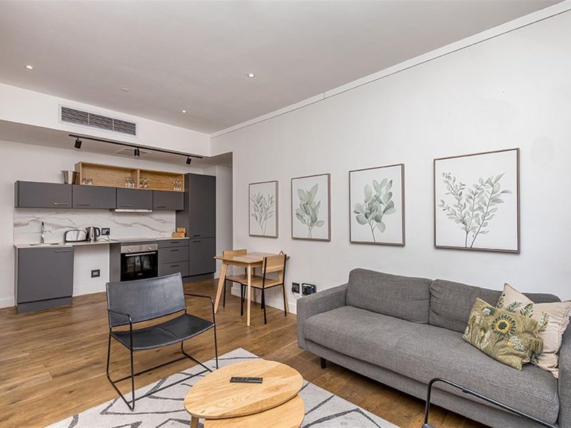 Top-Floor Two-Bedroom Apartment with Dual Balconies - Photo 6