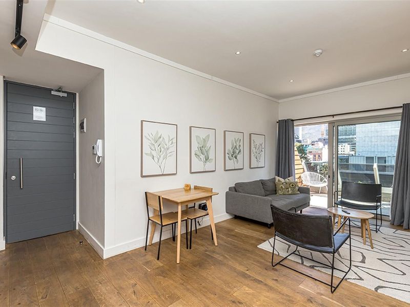 Top-Floor Two-Bedroom Apartment with Dual Balconies - Photo 1