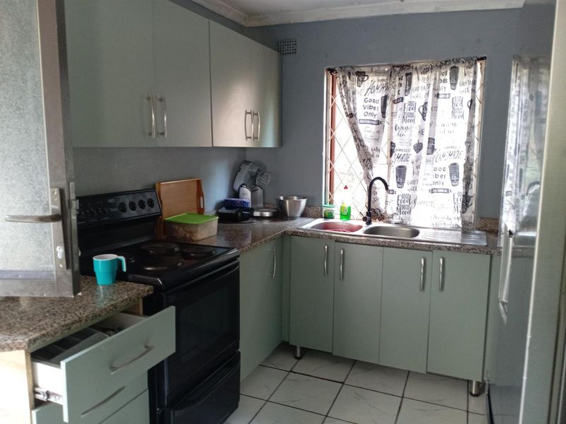 3 Bedroom House e-Italy - Photo 6