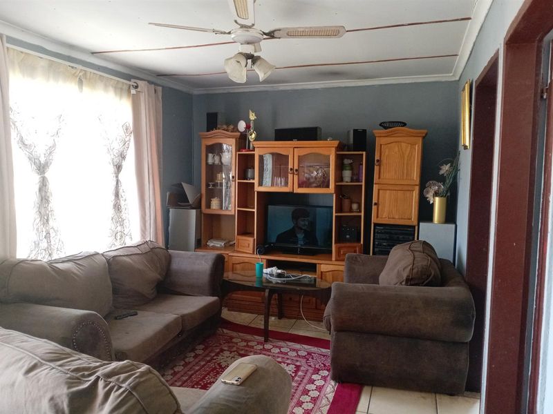 3 Bedroom House e-Italy - Photo 2