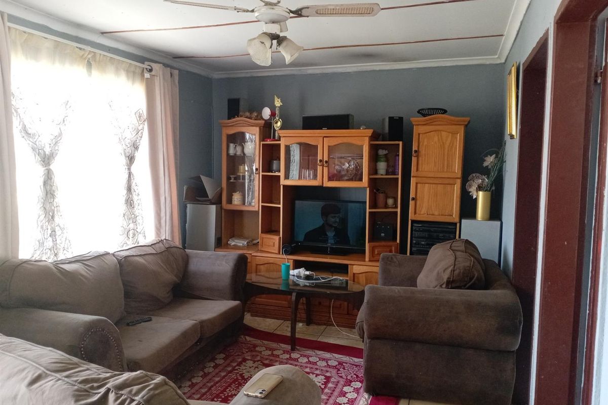 3 Bedroom House e-Italy - Photo 2