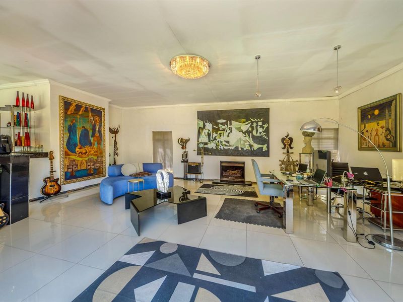 Family Home For Sale in Lonehill, Sandton - Photo 10