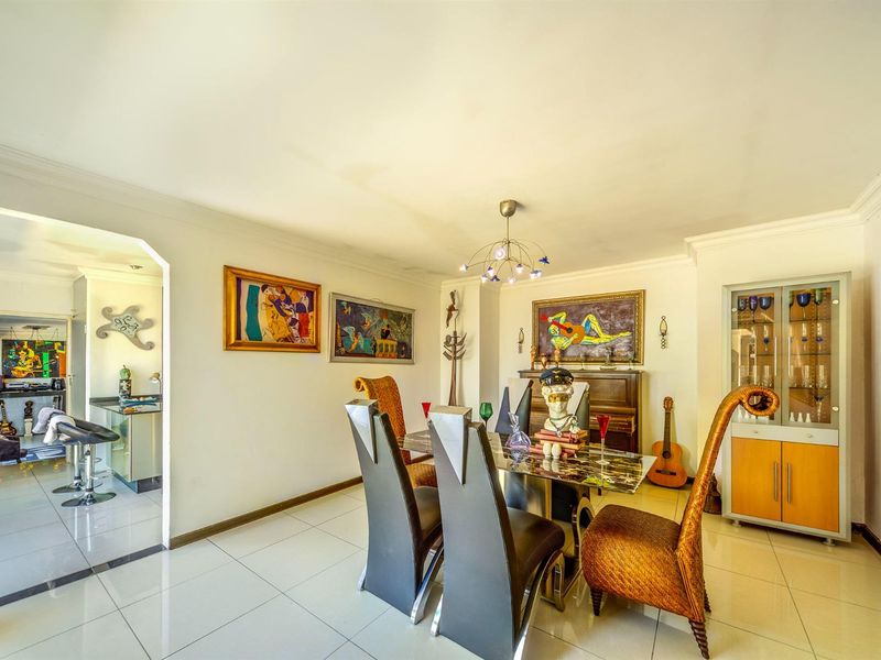 Family Home For Sale in Lonehill, Sandton - Photo 4