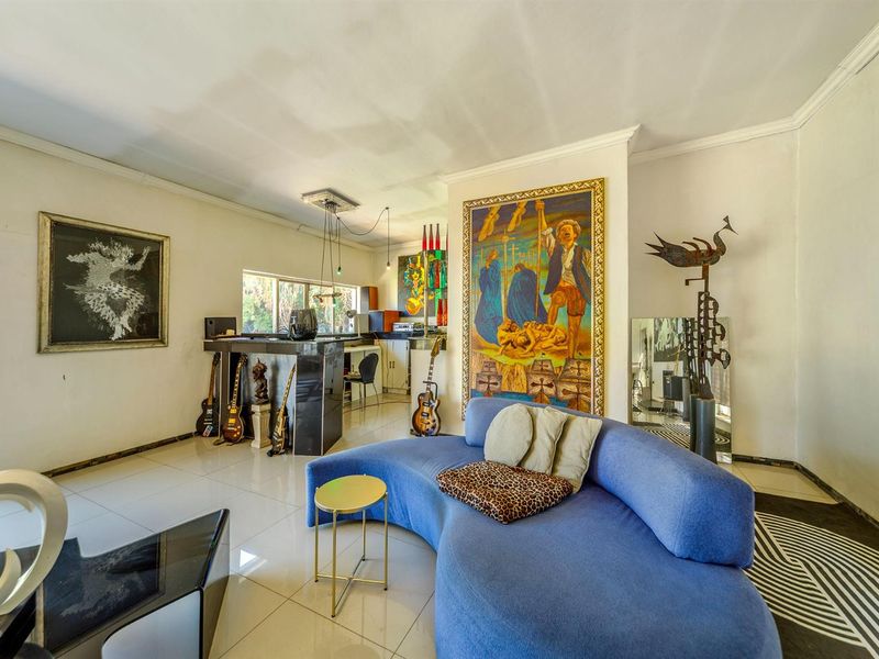 Family Home For Sale in Lonehill, Sandton - Photo 9