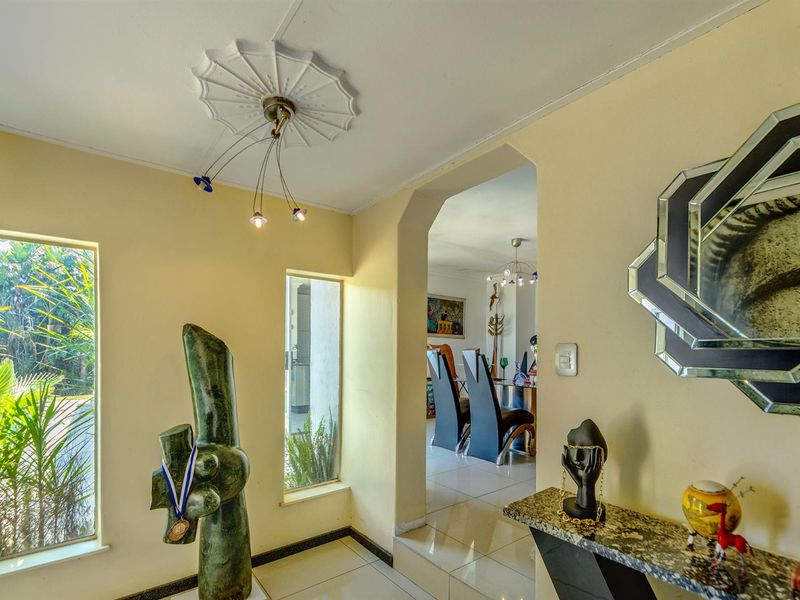 Family Home For Sale in Lonehill, Sandton - Photo 3