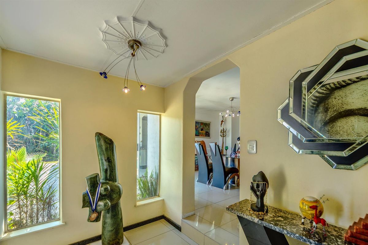 Family Home For Sale in Lonehill, Sandton - Photo 3