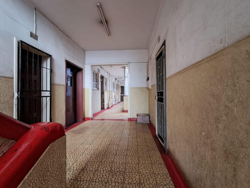 Apartment For Sale in Yeoville, Johannesburg - Photo 5