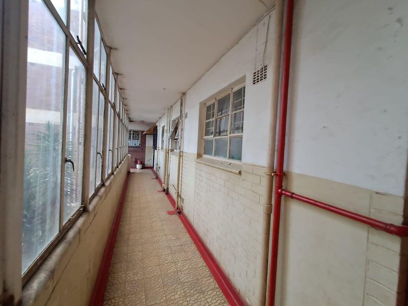 Apartment For Sale in Yeoville, Johannesburg - Photo 4