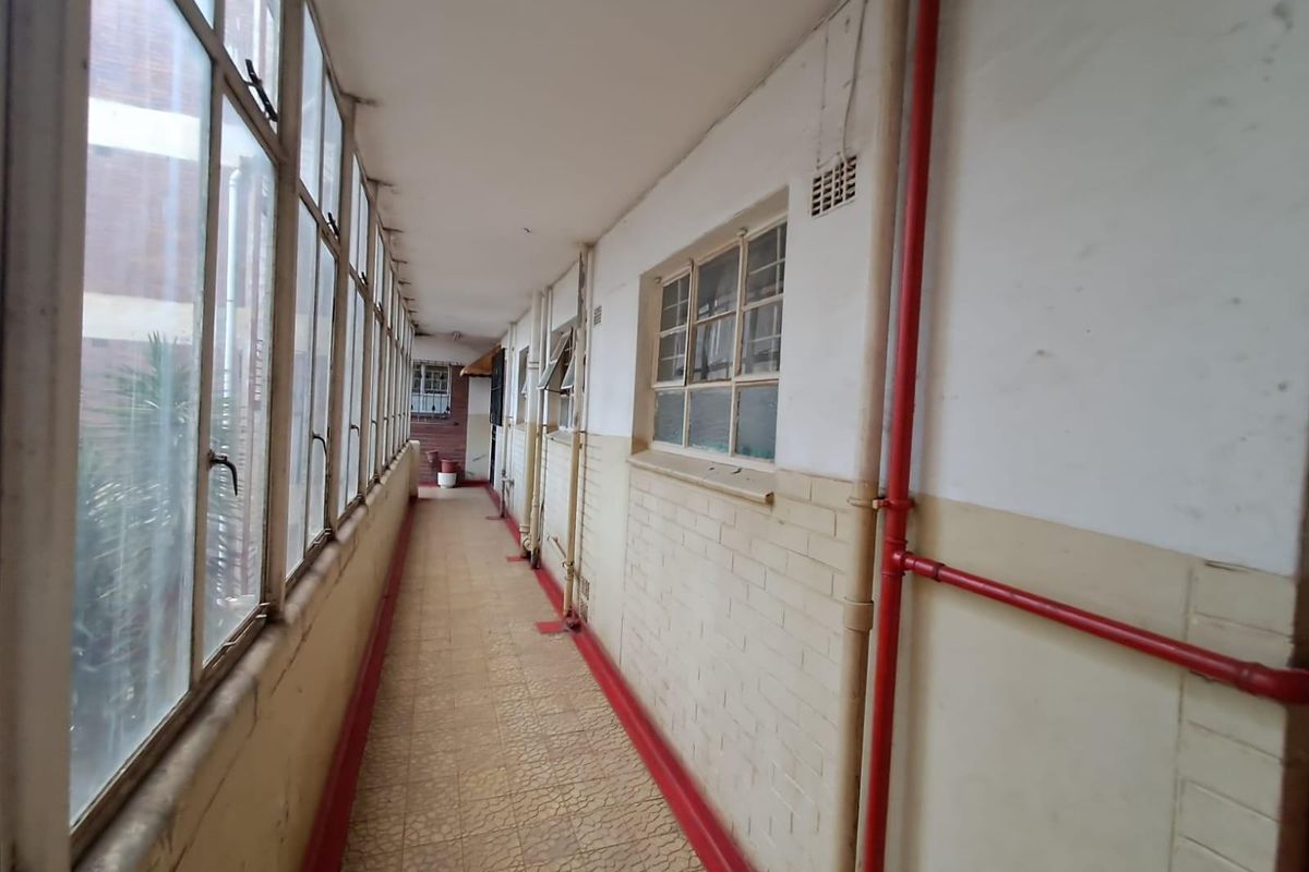 Apartment For Sale in Yeoville, Johannesburg - Photo 4