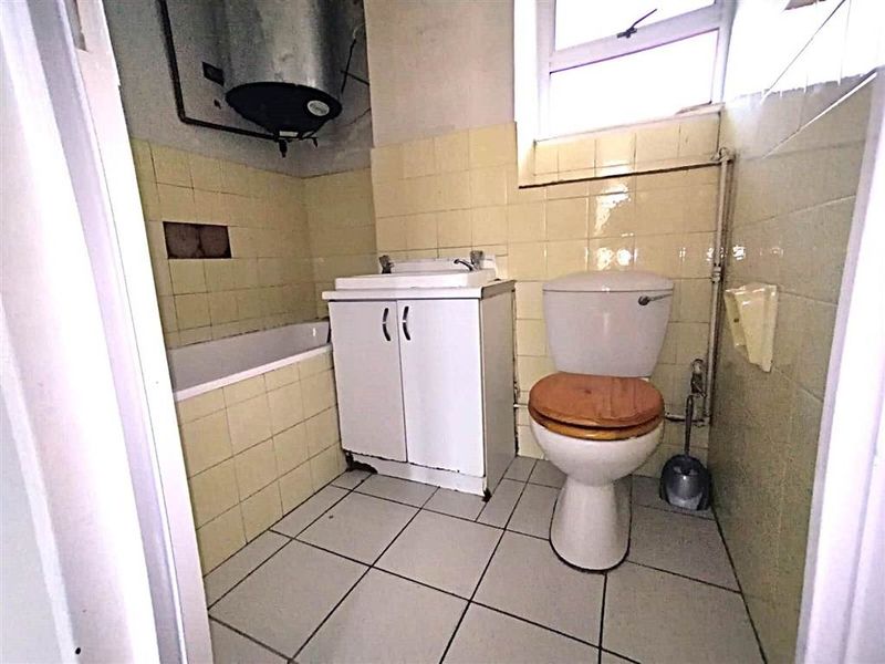 Apartment To Rent in Essenwood, Durban, KwaZulu Natal - Photo 8