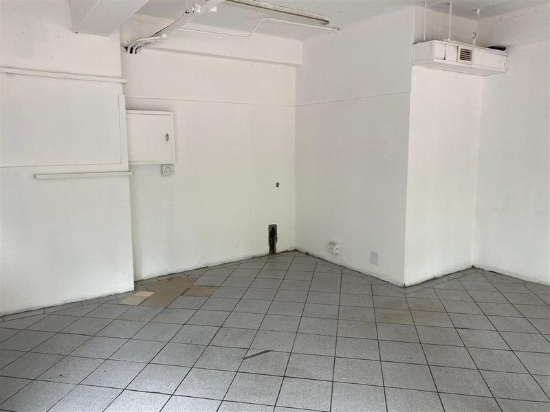 Retail Space To Rent in Cape Town City Centre, Cape Town - Photo 3