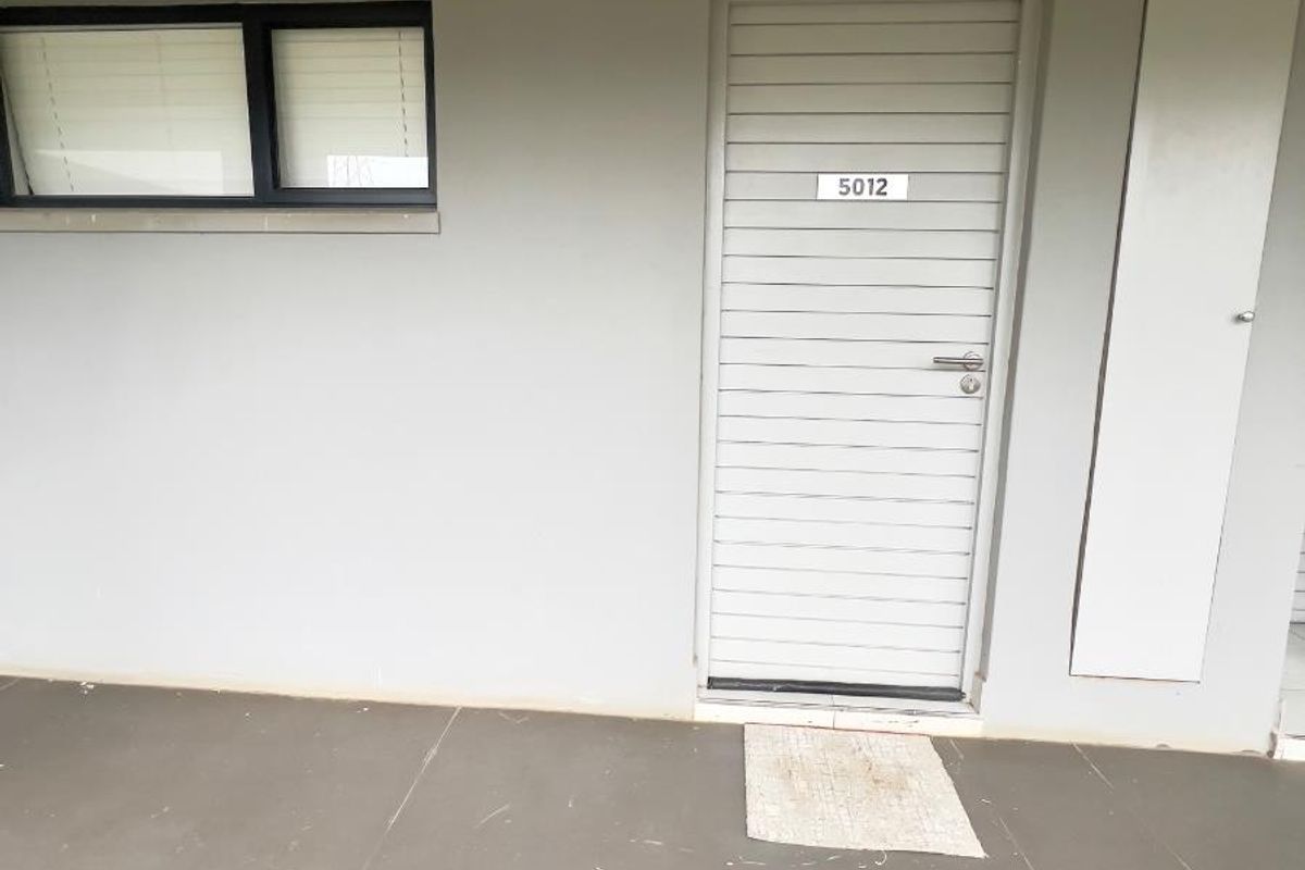 Ground-Floor Modern 1-Bedroom, 1 Bathroom Apartment in Eco-Smart Hesketh Estate, Hayfields - Photo 2