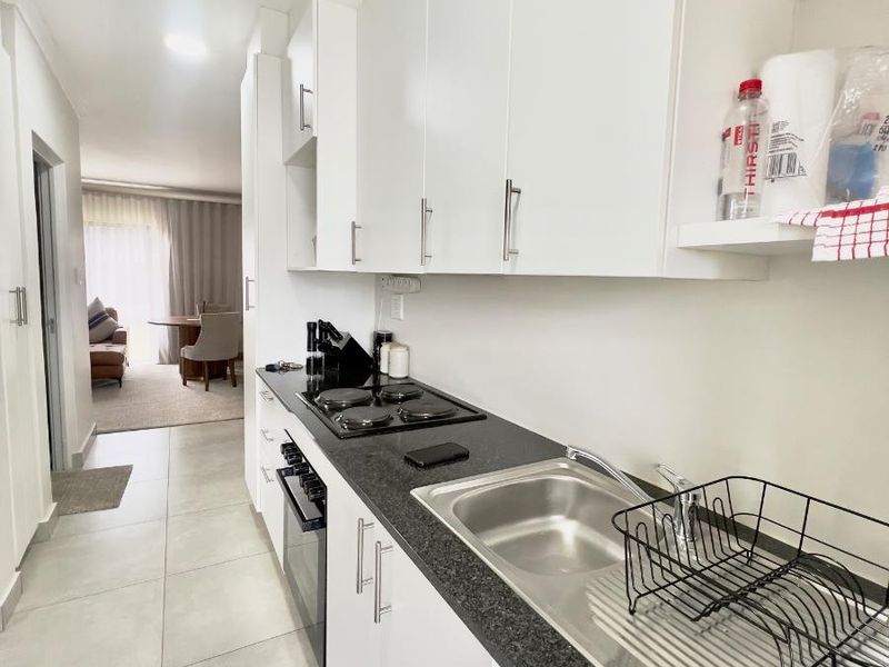 Ground-Floor Modern 1-Bedroom, 1 Bathroom Apartment in Eco-Smart Hesketh Estate, Hayfields - Photo 3