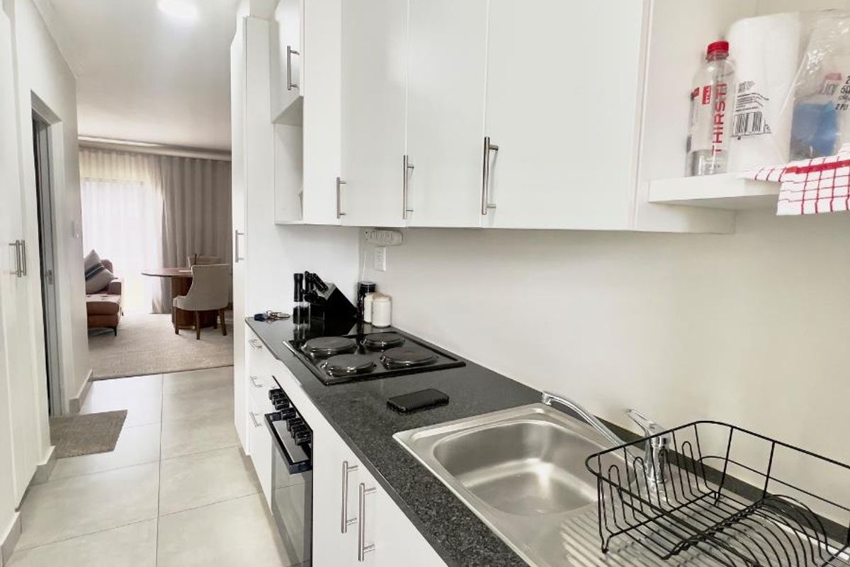 Ground-Floor Modern 1-Bedroom, 1 Bathroom Apartment in Eco-Smart Hesketh Estate, Hayfields - Photo 3