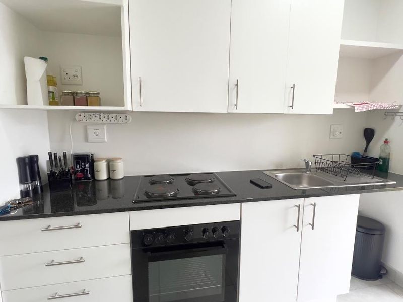 Ground-Floor Modern 1-Bedroom, 1 Bathroom Apartment in Eco-Smart Hesketh Estate, Hayfields - Photo 4