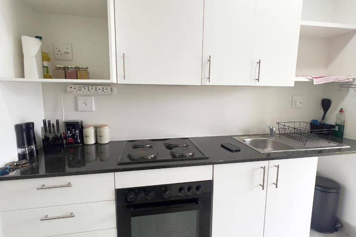 Ground-Floor Modern 1-Bedroom, 1 Bathroom Apartment in Eco-Smart Hesketh Estate, Hayfields - Photo 4