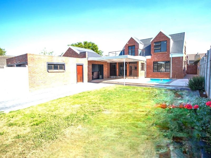 Dream Family Home with Pool and Entertainer’s Space - Photo 2