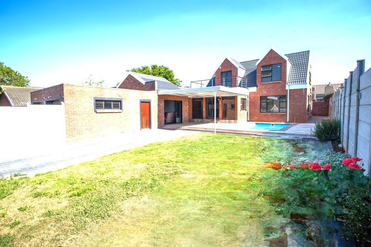 Dream Family Home with Pool and Entertainer’s Space - Photo 2