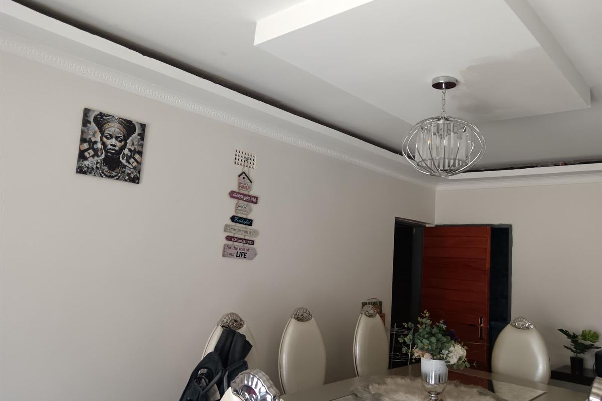 3 Bedroom House For Sale in Diepkloof Zone 3, Diepkloof, Soweto - Photo 2