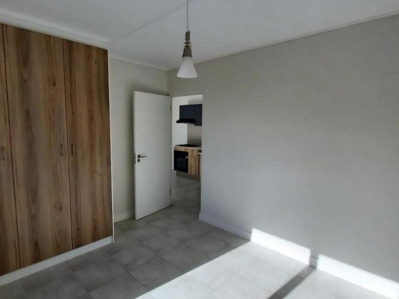 Flat To Rent in Gordons Bay - Photo 2