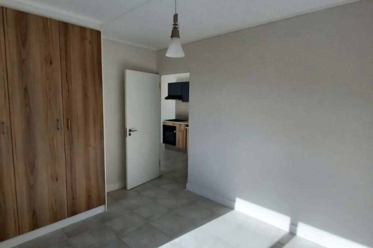 Flat To Rent in Gordons Bay - Photo 2