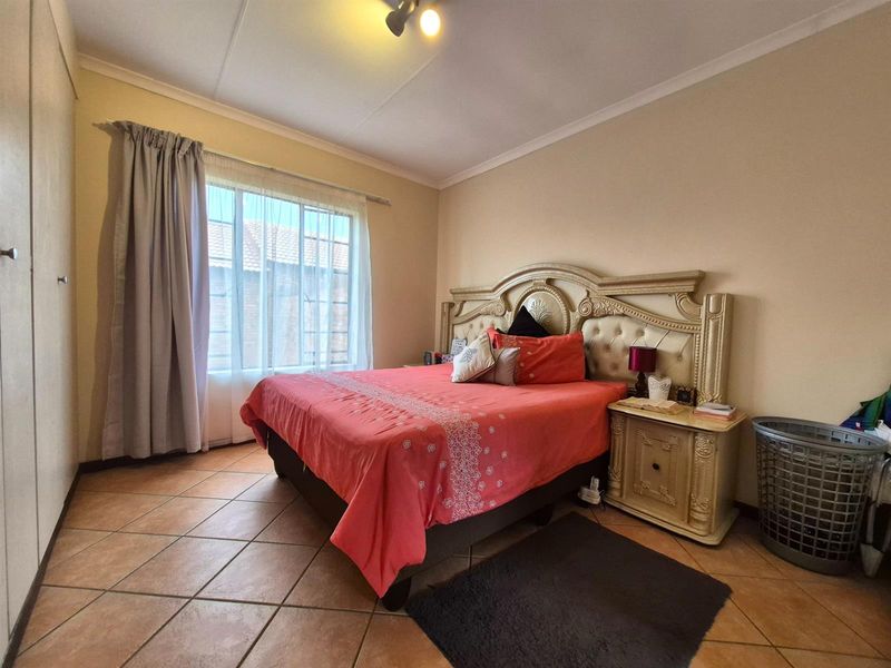 Your easy first step into Mooikloof Ridge living - Photo 7