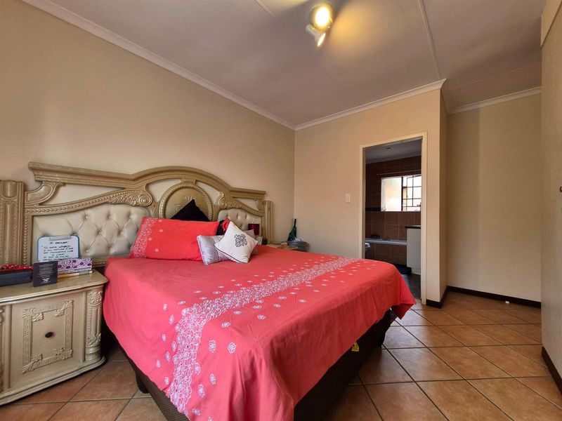 Your easy first step into Mooikloof Ridge living - Photo 8