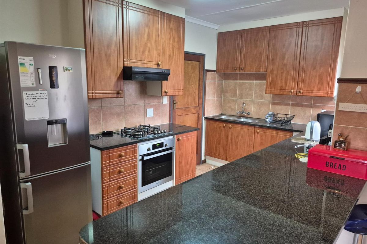 Your easy first step into Mooikloof Ridge living - Photo 2