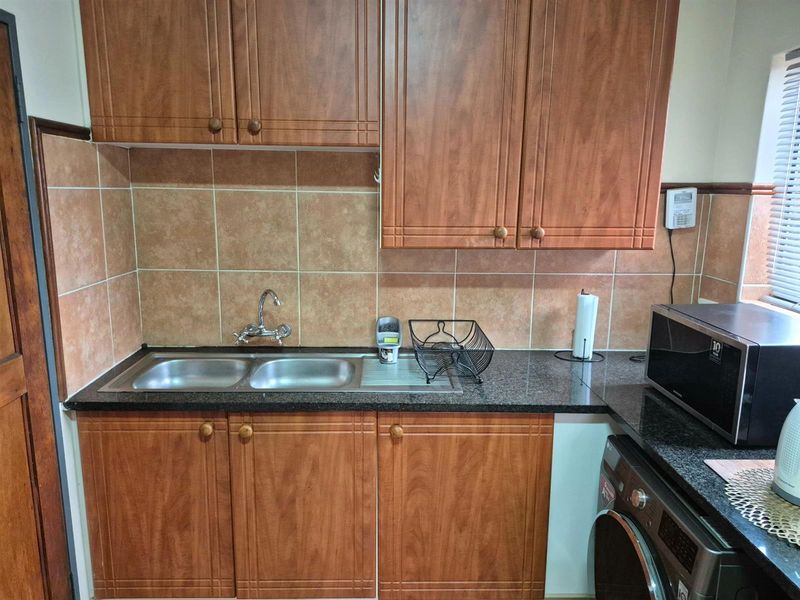 Your easy first step into Mooikloof Ridge living - Photo 4