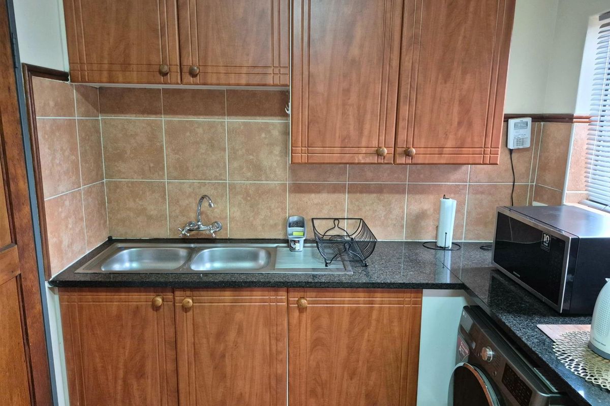 Your easy first step into Mooikloof Ridge living - Photo 4