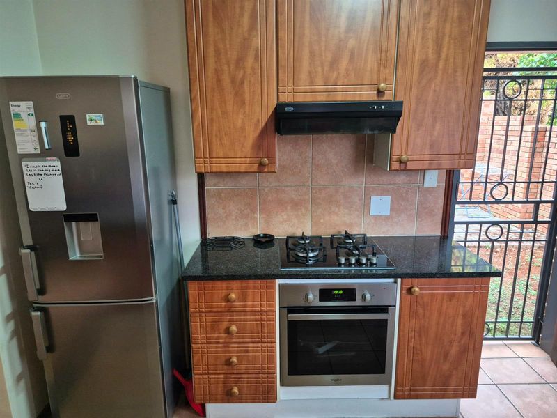 Your easy first step into Mooikloof Ridge living - Photo 3