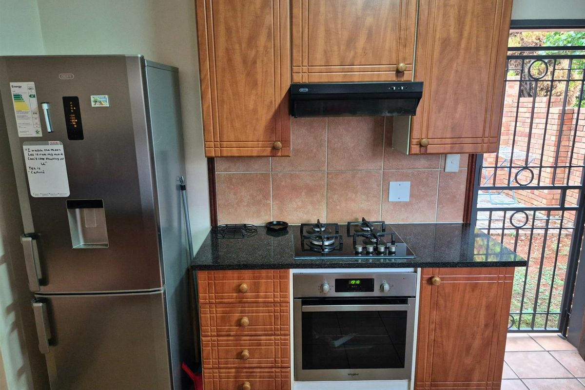 Your easy first step into Mooikloof Ridge living - Photo 3