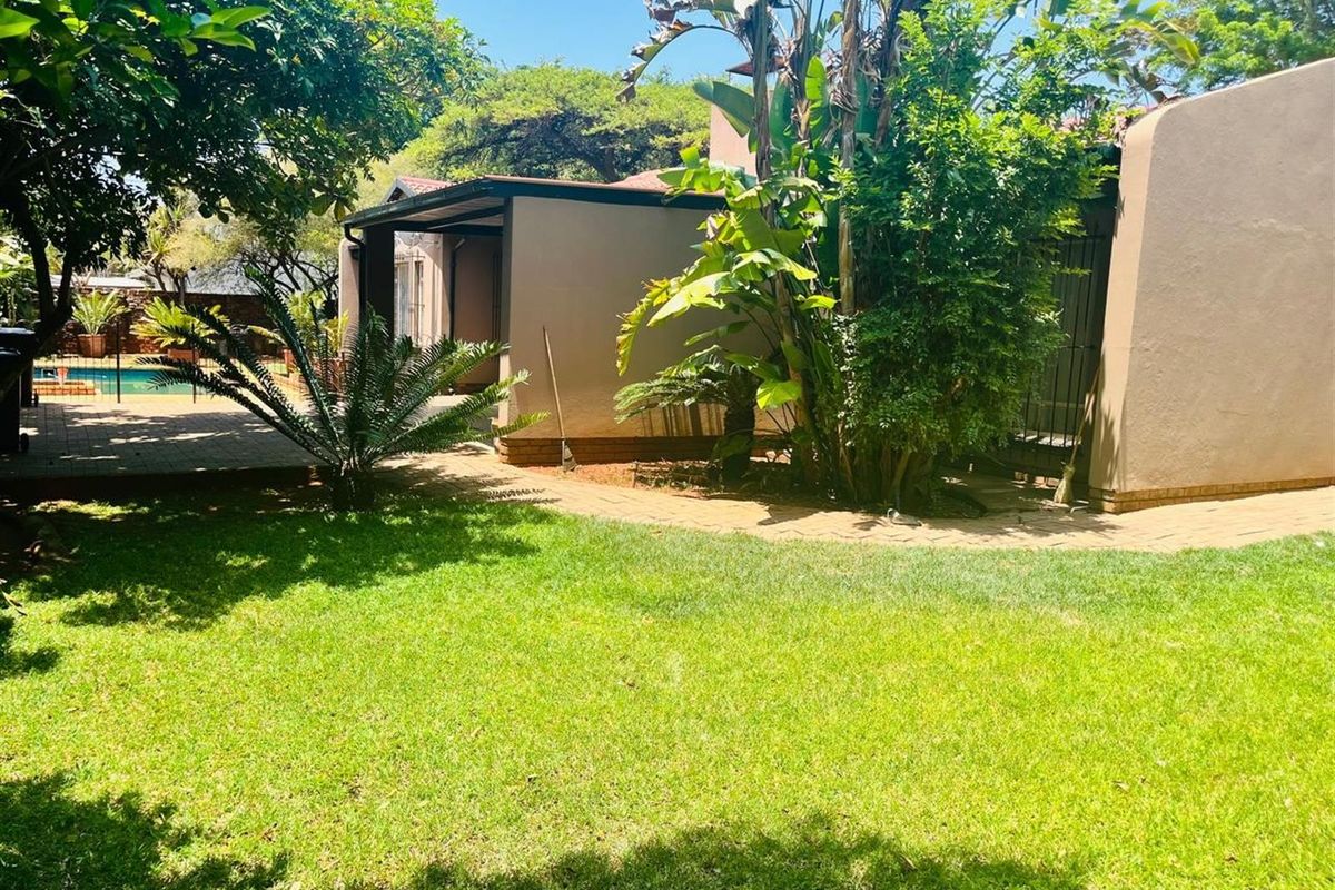 3 Bedroom House For Sale in Theresapark, Akasia - Photo 5