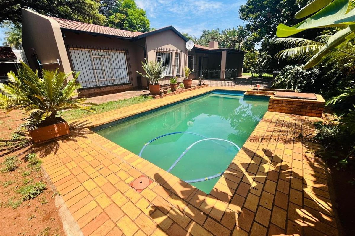 3 Bedroom House For Sale in Theresapark, Akasia - Photo 3