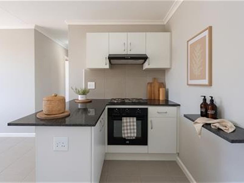 Townhouse For Sale in Mimosa Village, Fairview, Port Elizabeth - Photo 6