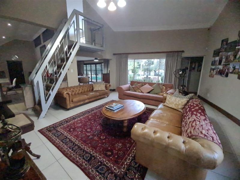 Modern Family Haven & Entertainer’s Dream in Marble Hall! - Photo 10